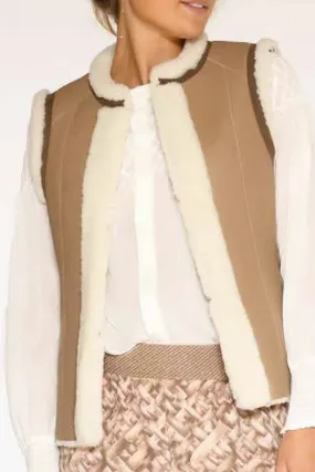 Abena Shearling waistcoat | Super Neutral | Vest fra Gustav