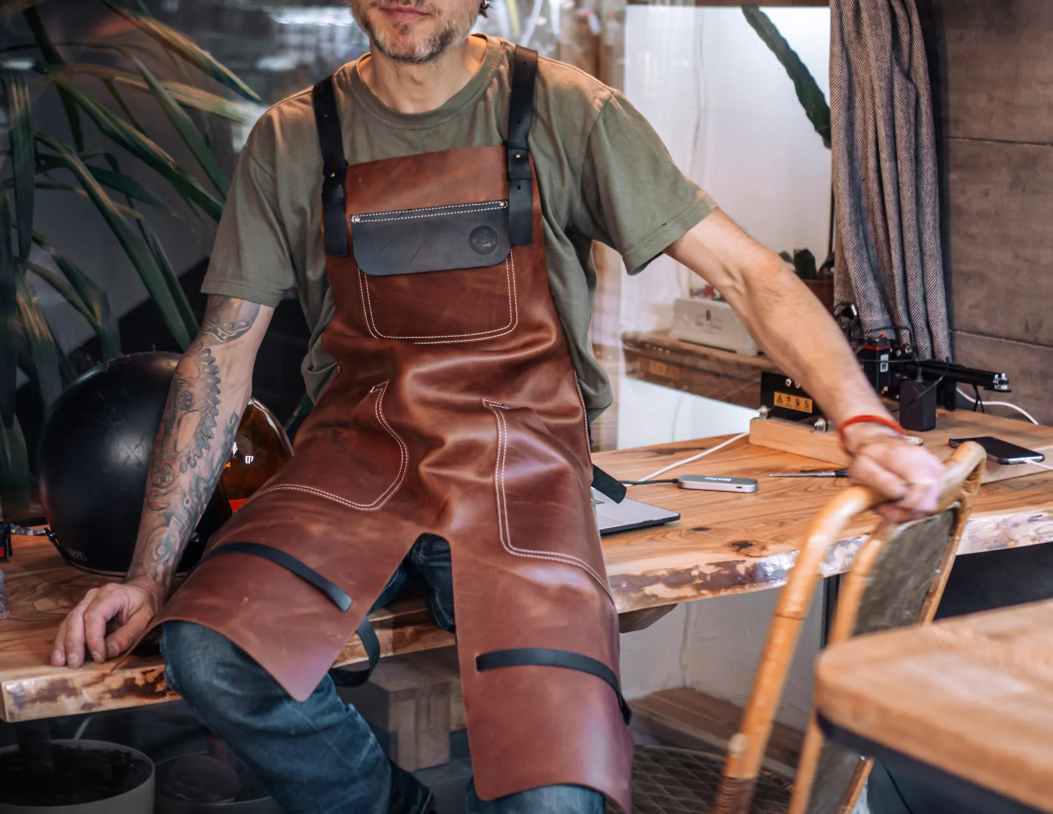 Split Leg Leather Apron with large tool pockets | HandMade