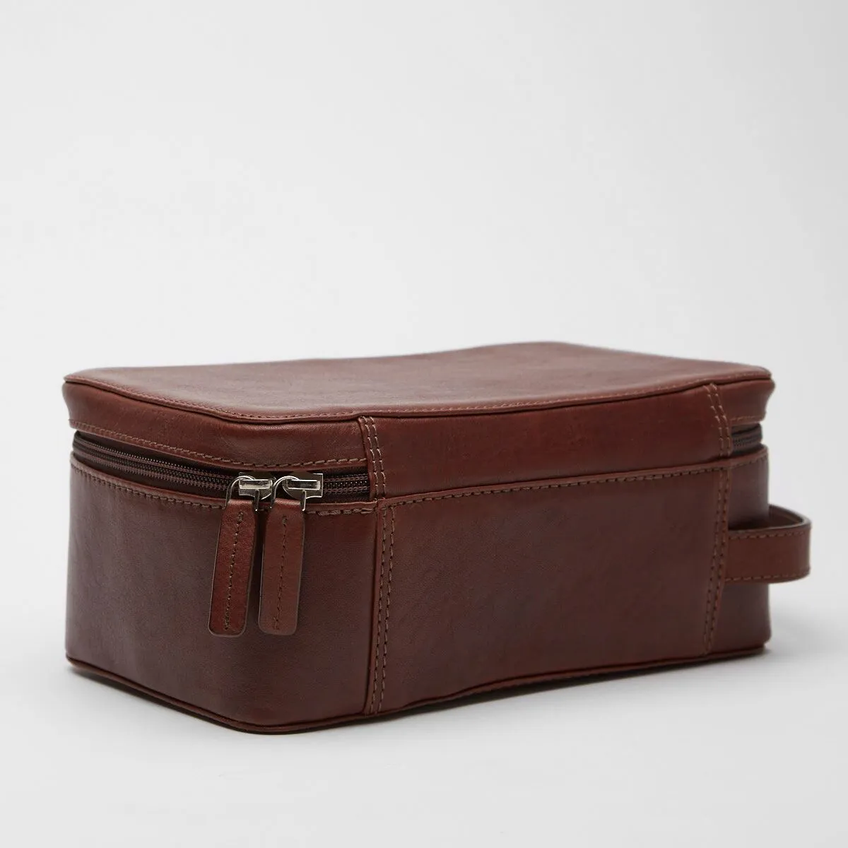 Toiletry Bag | Velia | Chestnut Leather