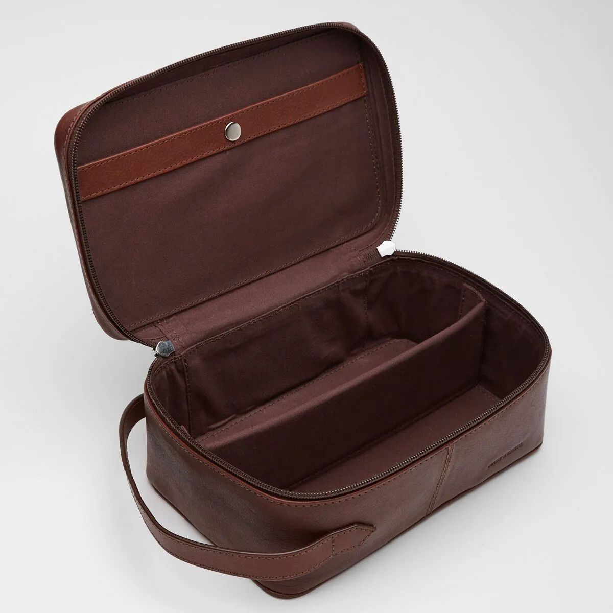 Toiletry Bag | Velia | Chestnut Leather