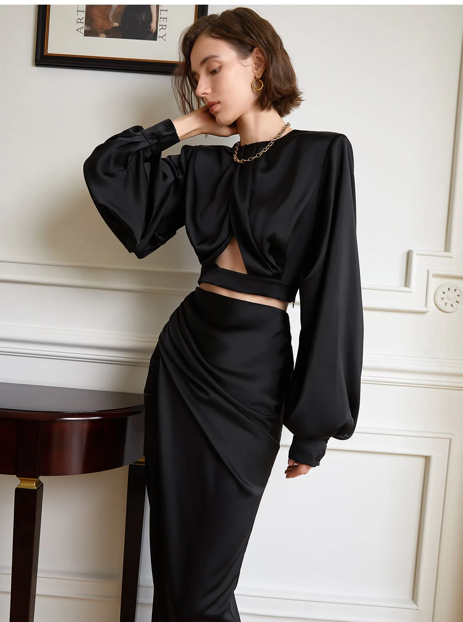 Two-piece suit set a classic high-waisted, pleated skirt and long-sleeved suit set- Fruta